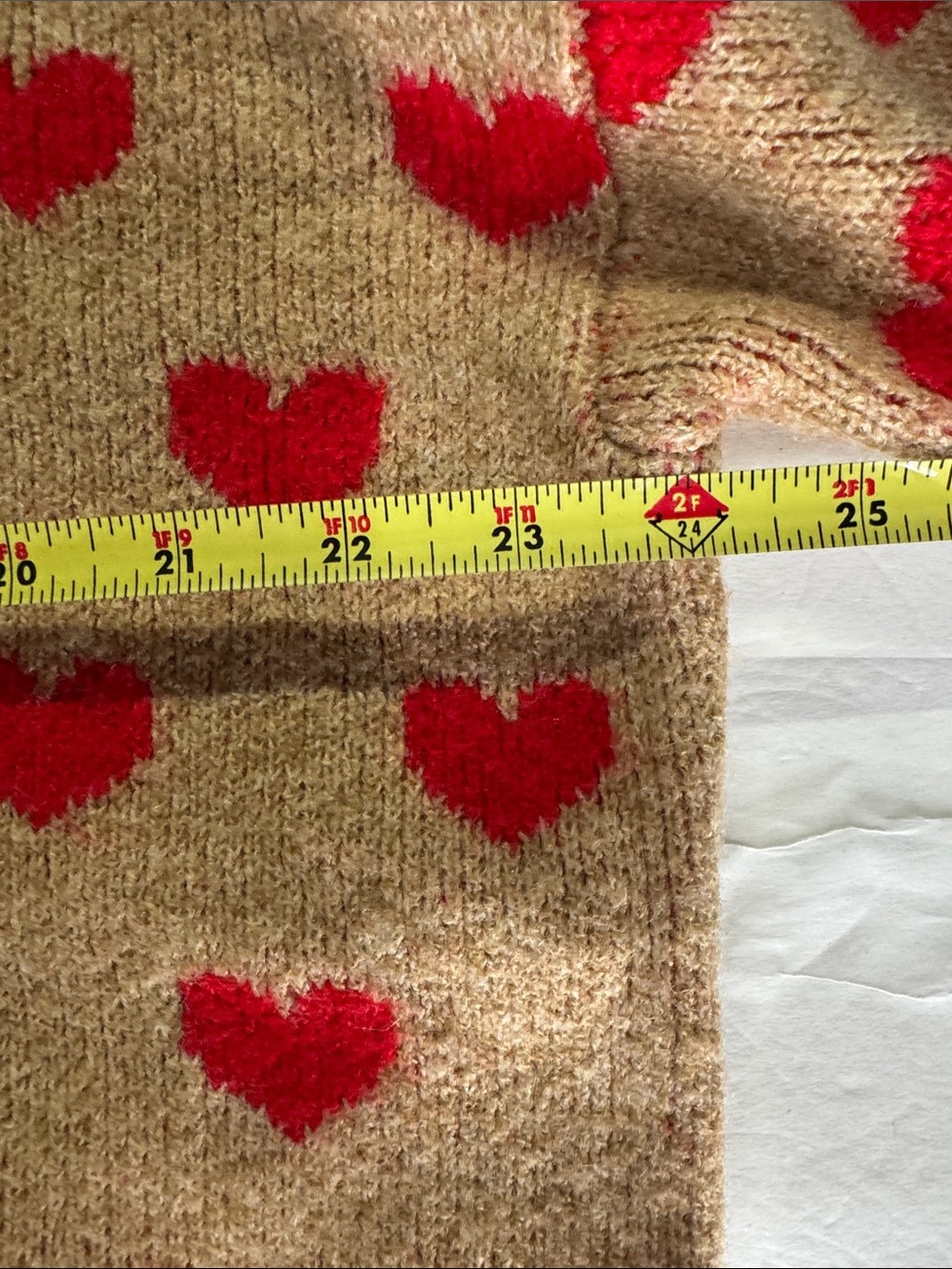 Vince Camuto Beige Crewneck Sweater Red Heart Motif M oversized casual winter - Picture 10 of 11